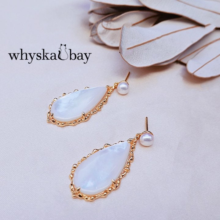 Elegant Pearl Breeze Fan Earrings: Bridal Shell Drop Design