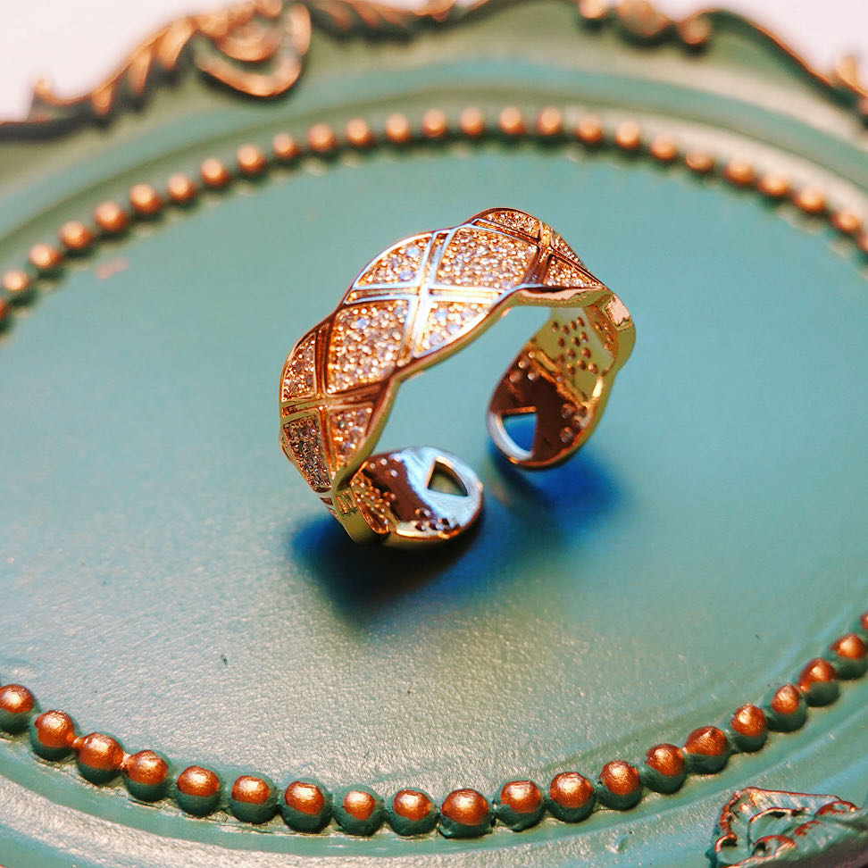 Classic Diamond Gold Ring: Adjustable Rings