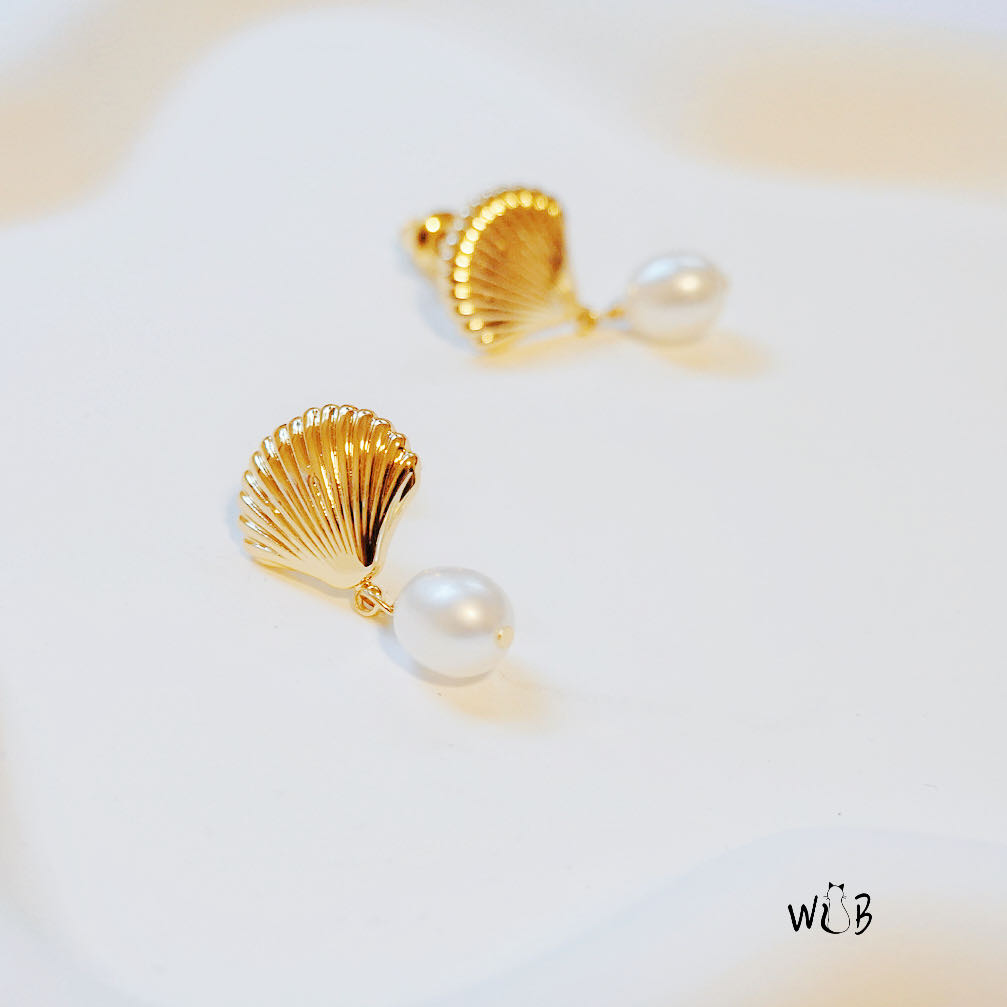 Shell Pearl Earrings: Natural Pearl Earrings