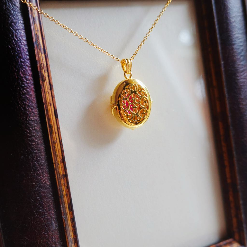 Vintage Diamond Necklace: 18K Gold, Silver & Natural Garnet