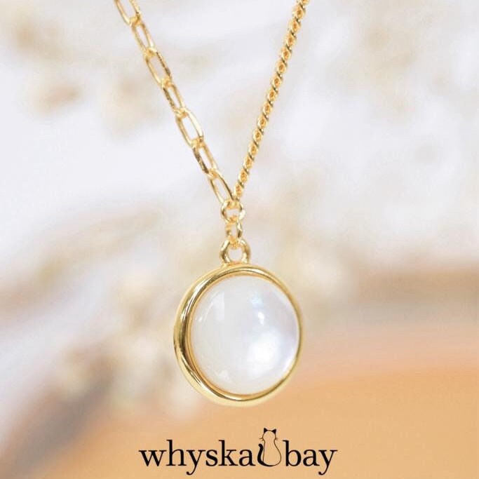 Dual-Sided Yin Yang Necklace: Mother of Pearl & Black Agate Elegance