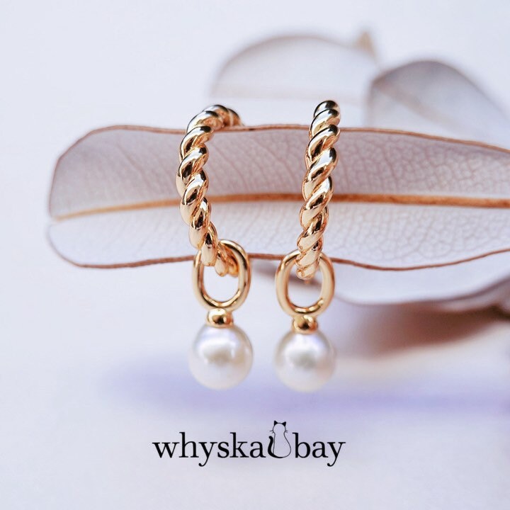 Luna Versa Hoops: Pearl Earrings Gold & Luxury Elegance Style