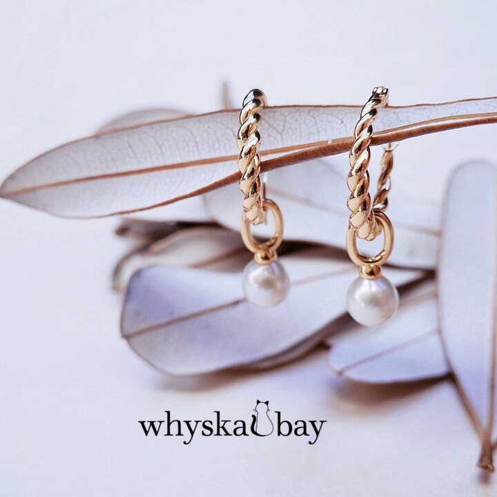 Luna Versa Hoops: Pearl Earrings Gold & Luxury Elegance Style