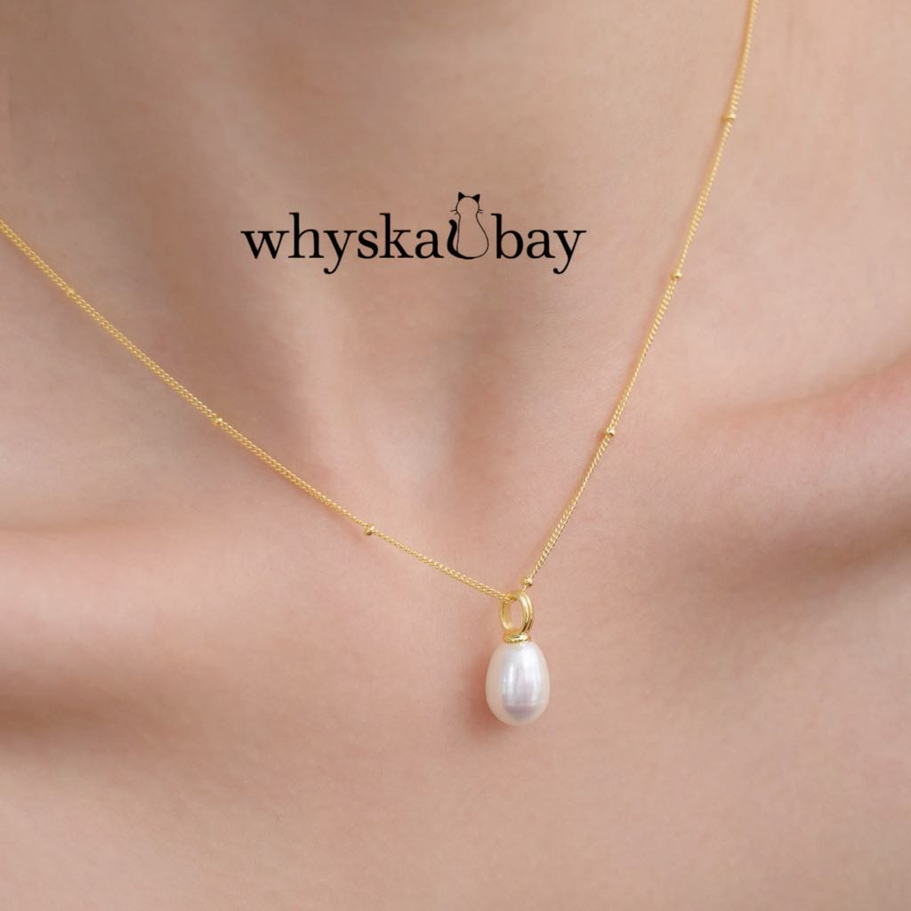 Elegance Pearl Earrings: Versatile Detachable Pendant