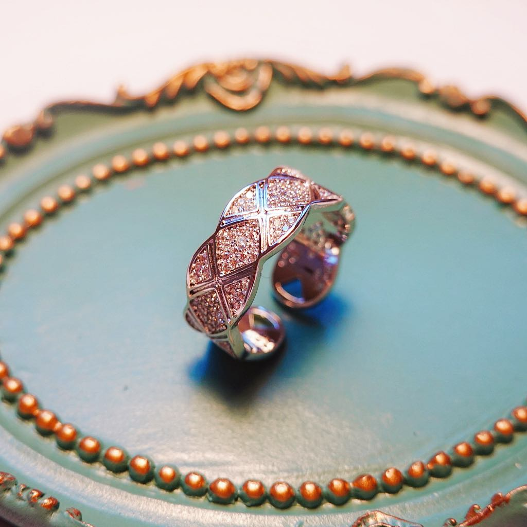Classic Diamond Gold Ring: Adjustable Rings